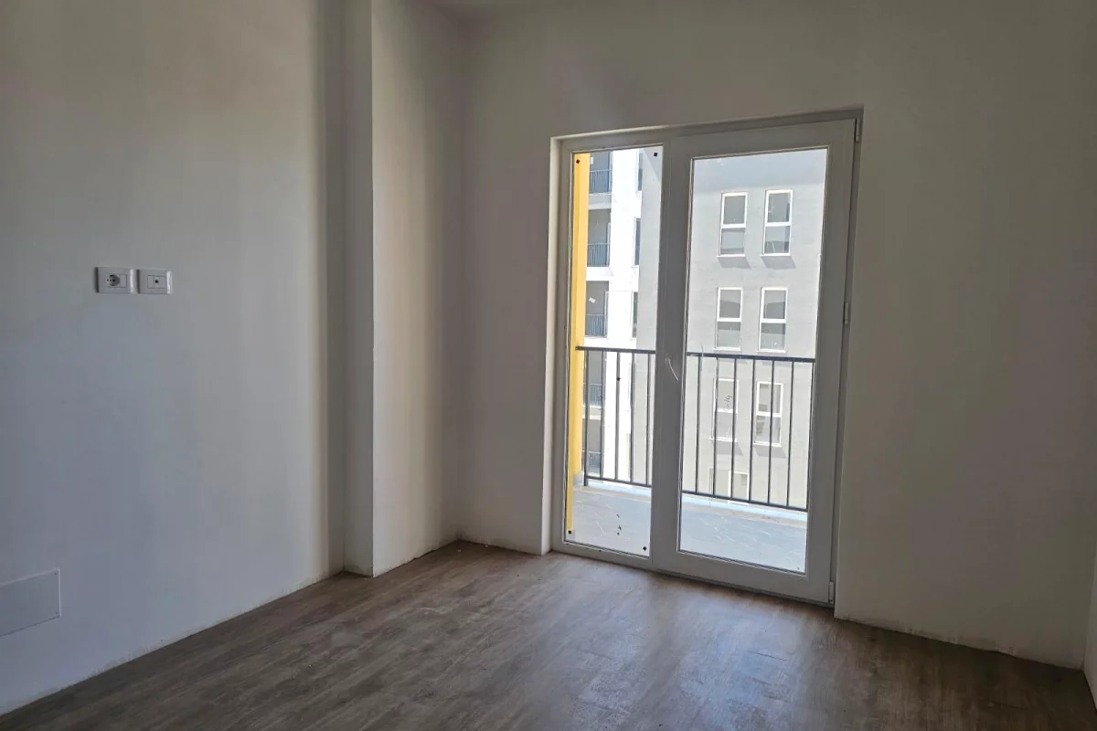 Shtepi ne shitje Apartament ne Tirane, 1+1, Mobilimi Bosh, pa mobiluar, Pagesa 97,001  Euro.