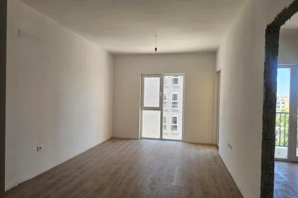 Shtepi ne shitje Apartament ne Tirane, 1+1, Mobilimi Bosh, pa mobiluar, Pagesa 97,001  Euro.