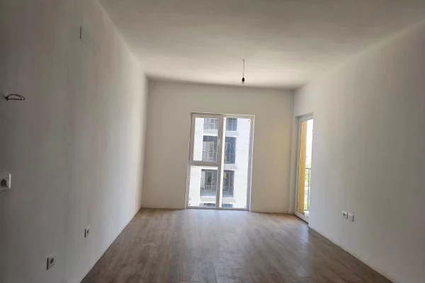 Shtepi ne shitje Apartament ne Tirane, 1+1, Mobilimi Bosh, pa mobiluar, Pagesa 97,001  Euro.