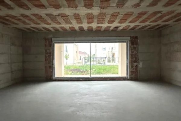 Shtepi ne shitje Vila Luksoze ne Tirane, 4+1, Mobilimi Bosh, pa mobiluar, Pagesa 1,100,000  Euro.