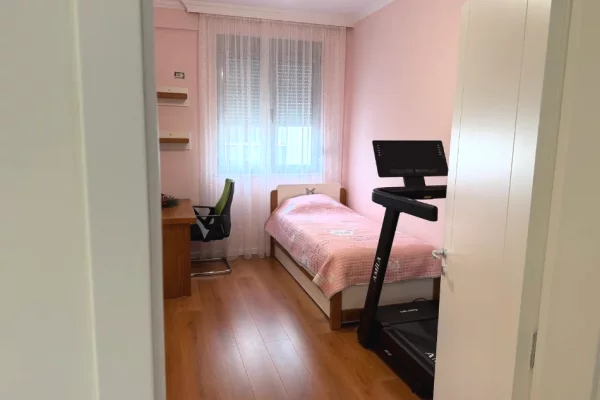 Shtepi me qera Apartament ne Tirane, 2+1, Mobilimi E mobiluar, Pagesa 75,000  Leke.