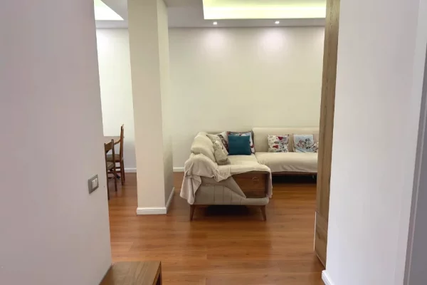 Shtepi me qera Apartament ne Tirane, 2+1, Mobilimi E mobiluar, Pagesa 75,000  Leke.