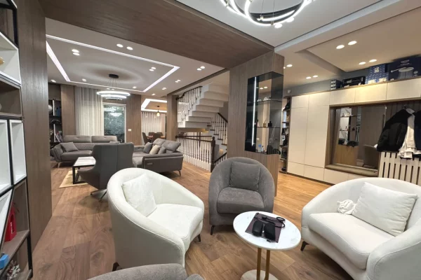 Shtepi ne shitje Vila Luksoze ne Tirane, 4+1, Mobilimi E mobiluar, Pagesa 900,000  Euro.