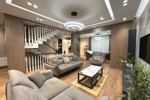 Shtepi ne shitje Vila Luksoze ne Tirane, 4+1, Mobilimi E mobiluar, Pagesa 900,000  Euro.