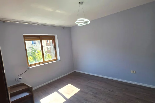 Shtepi ne shitje Apartament ne Tirane, 2+1, Mobilimi Bosh, pa mobiluar, Pagesa 14,000,000  Leke.