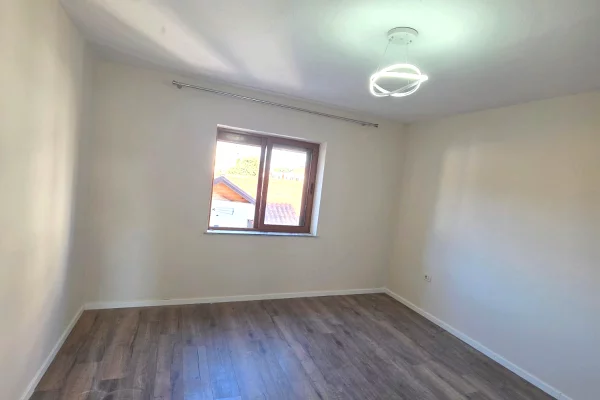 Shtepi ne shitje Apartament ne Tirane, 2+1, Mobilimi Bosh, pa mobiluar, Pagesa 14,000,000  Leke.