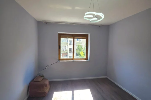Shtepi ne shitje Apartament ne Tirane, 2+1, Mobilimi Bosh, pa mobiluar, Pagesa 14,000,000  Leke.