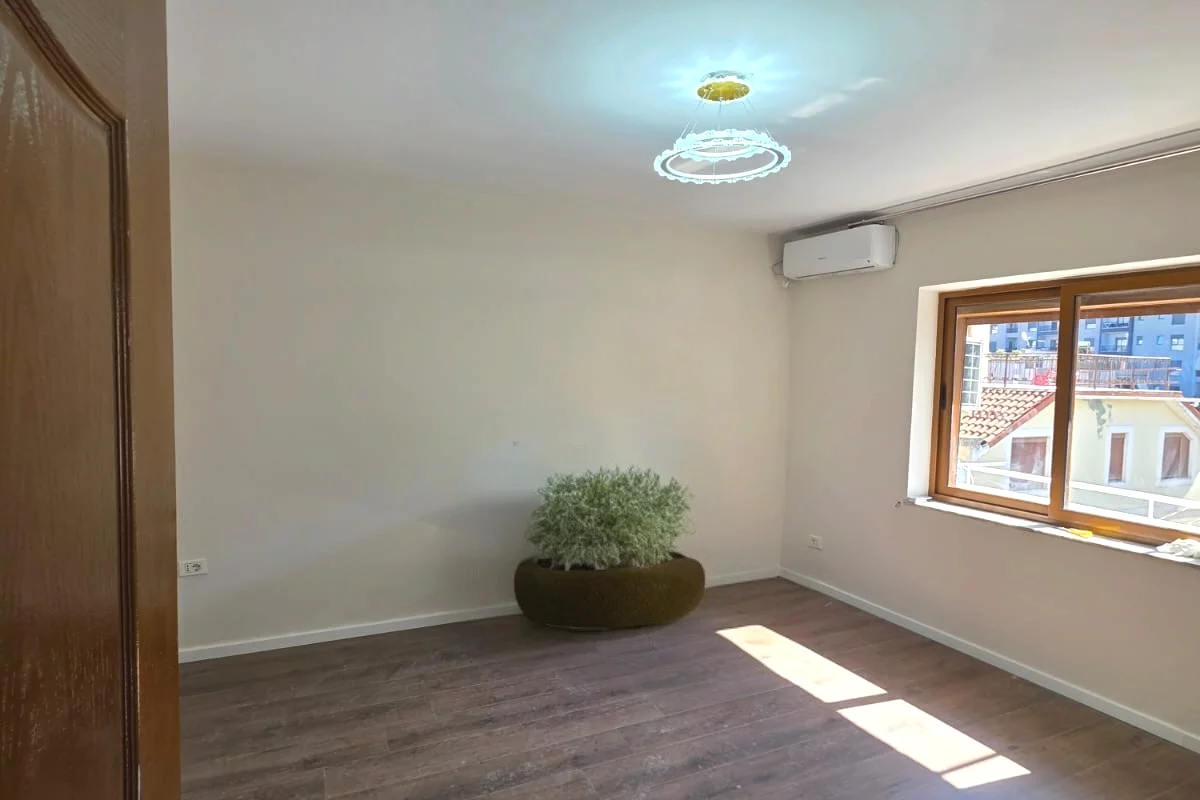 Shtepi ne shitje Apartament ne Tirane, 2+1, Mobilimi Bosh, pa mobiluar, Pagesa 14,000,000  Leke.