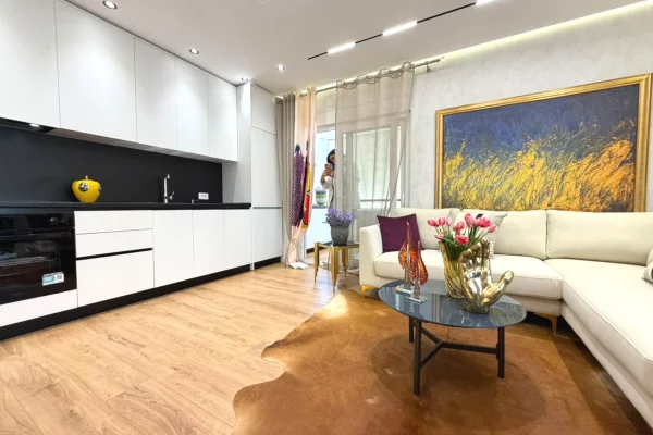 Shtepi ne shitje Apartament ne Tirane, 2+1, Mobilimi E mobiluar, Pagesa 23,500,000  Leke.