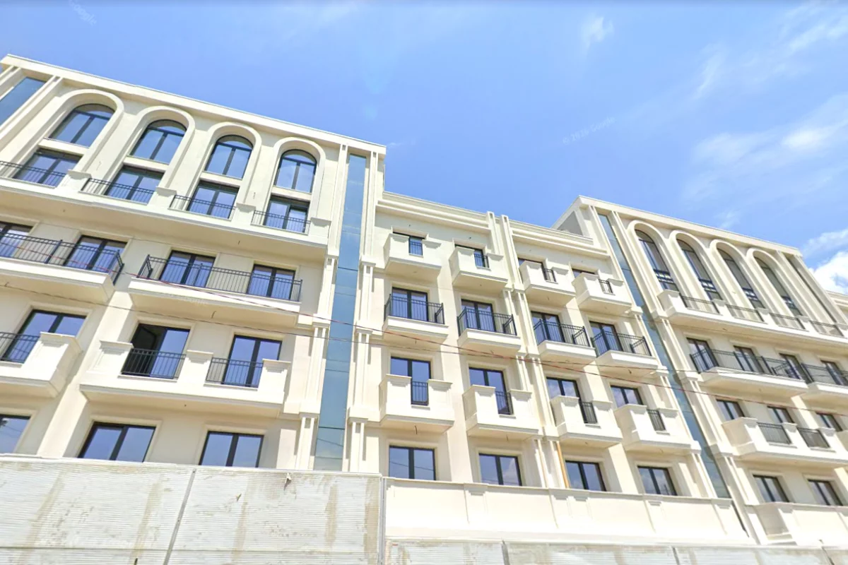 Shtepi ne shitje Apartament ne Tirane, 2+1, Mobilimi Bosh, pa mobiluar, Pagesa 156,880  Euro.