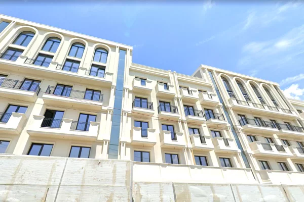 Shtepi ne shitje Apartament ne Tirane, 2+1, Mobilimi Bosh, pa mobiluar, Pagesa 156,880  Euro.
