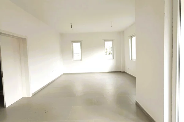 Shtepi ne shitje Vila Luksoze ne Tirane, 5+1, Mobilimi Bosh, pa mobiluar, Pagesa 1,150,000  Euro.