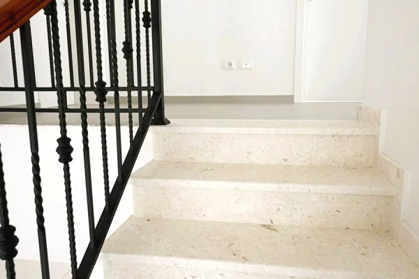 Shtepi ne shitje Vila Luksoze ne Tirane, 5+1, Mobilimi Bosh, pa mobiluar, Pagesa 1,150,000  Euro.