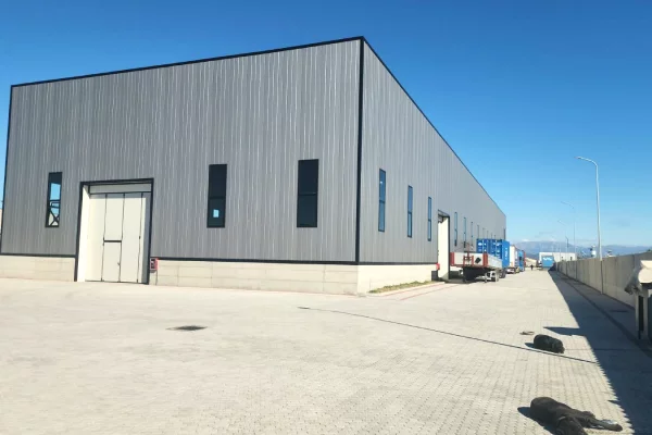 Ambient biznesi me qera 4+1 ne Durres - 600,000 Leke