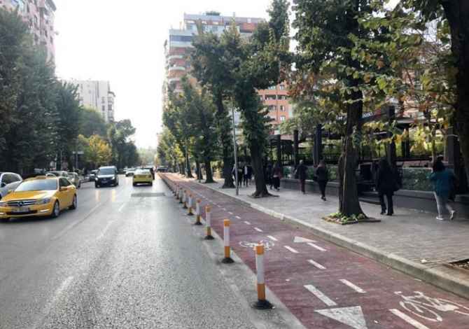 Ambiente Commerciale in Affitto 1+1 a Tirana - 70,000 Leke