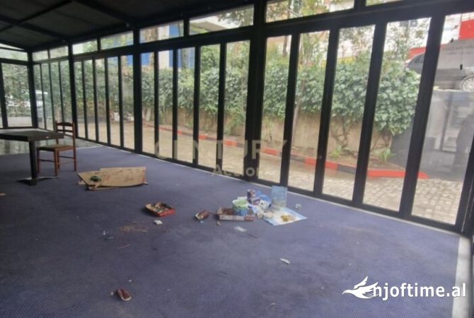 Ambiente Commerciale in Affitto 2+1 a Tirana - 550 Euro