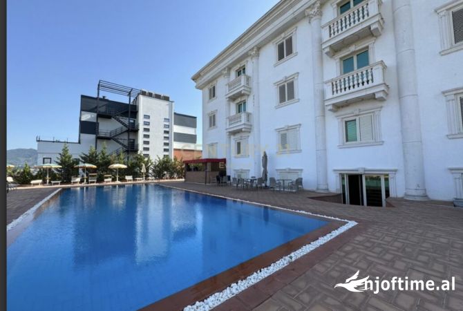 Ambiente Commerciale in Affitto 5+1 a Tirana - 9,000 Euro