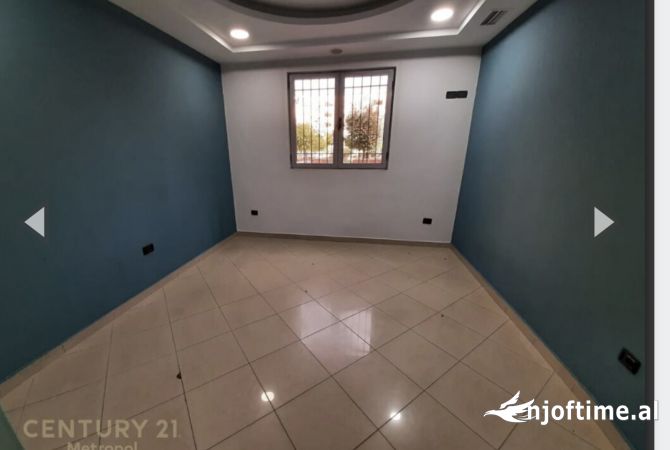 Ambiente Commerciale in Affitto 3+1 a Tirana - 550 Euro