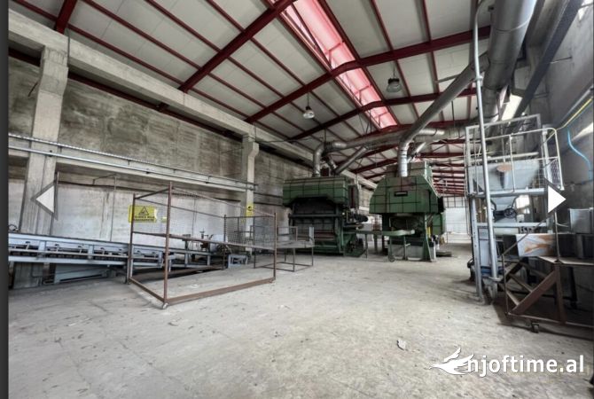 Ambiente Commerciale in Affitto 4+1 a Tirana - 5,000 Euro