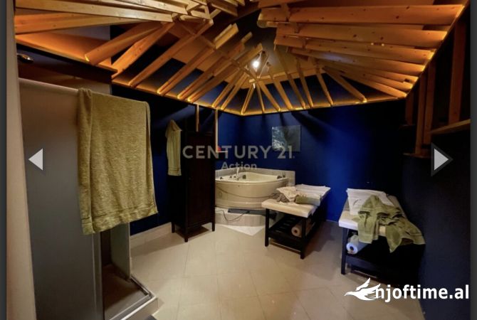 Ambiente Commerciale in Affitto 3+1 a Tirana - 1,000 Euro