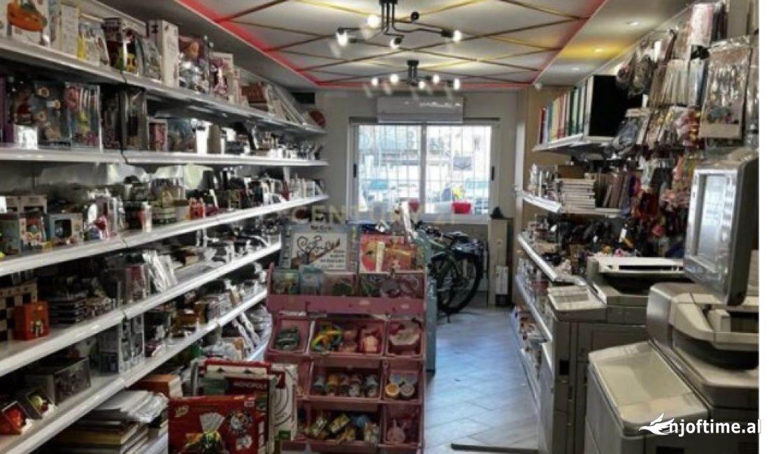 Shitet Dyqan Kancelarie ne Rrugen Bajram Curri*