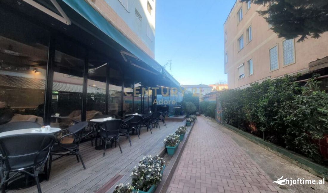 Shitje ambjenti komercial dhe shitje Biznesi Bar-Kafe ne Vasil Shanto, Tirane - 135000Euro | 74 m2
