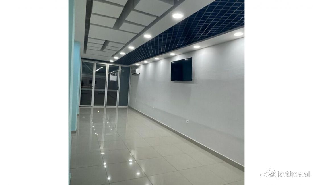 Me Qira Ambient Komercial Ne Laprake !