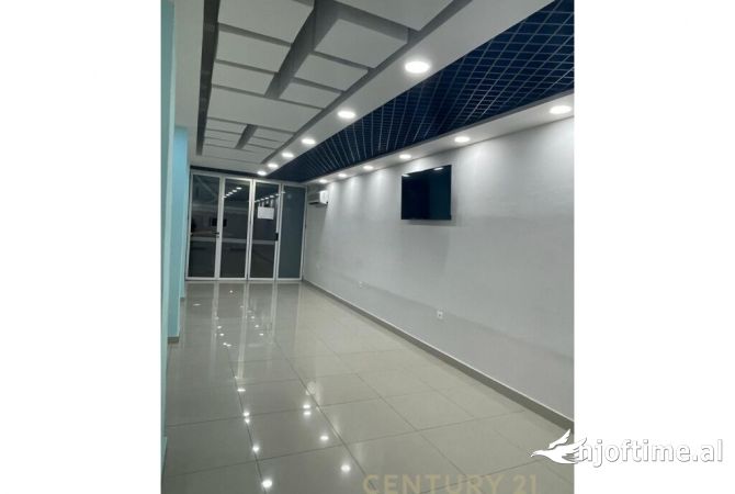 Me Qira Ambient Komercial Ne Laprake !