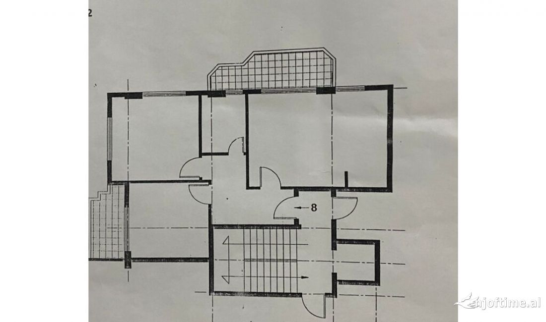 NE KOMUNEN E PARISIT BUZE RRUGE JAPIM AMBIENT ME QIRA !