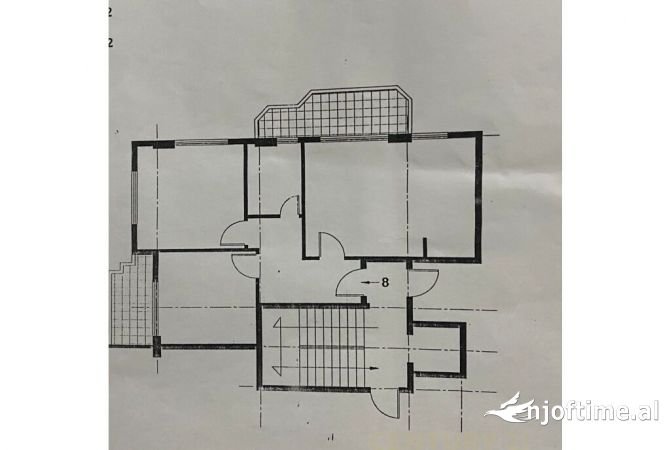 NE KOMUNEN E PARISIT BUZE RRUGE JAPIM AMBIENT ME QIRA !