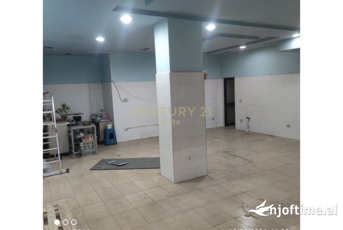 Ambiente Commerciale in Vendita 3+1 a Tirana - 85,000 Euro