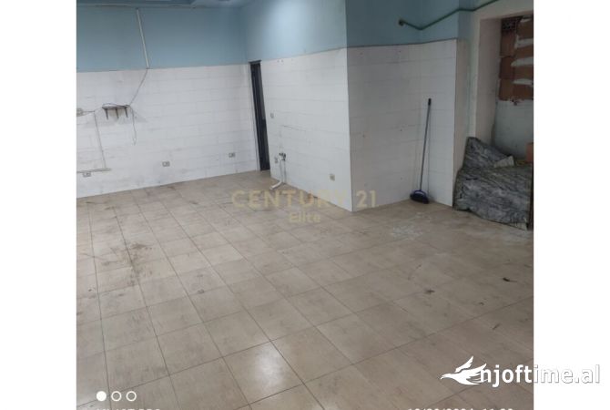 Ambiente Commerciale in Vendita 3+1 a Tirana - 85,000 Euro