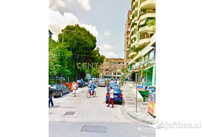 Ambiente Commerciale in Vendita 3+1 a Tirana - 90,000 Euro