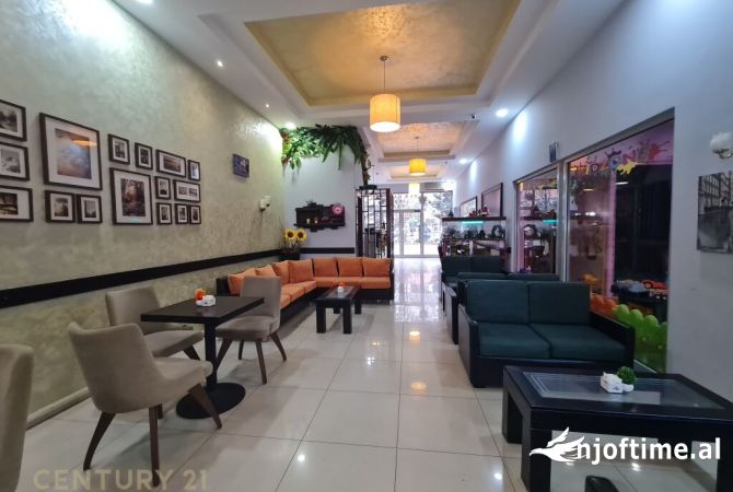 Ambiente Commerciale in Vendita 1+1 a Tirana - 338,000 Euro