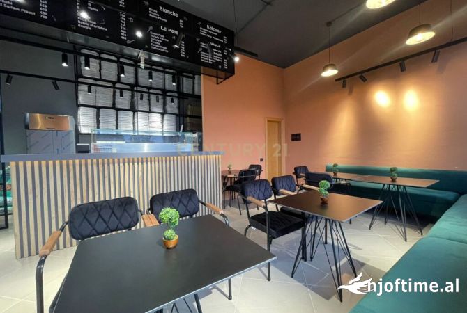 Ambiente Commerciale in Affitto 2+1 a Tirana - 18,000 Euro