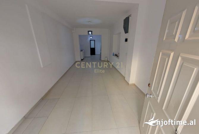 Ambiente Commerciale in Vendita 3+1 a Tirana - 120,000 Euro