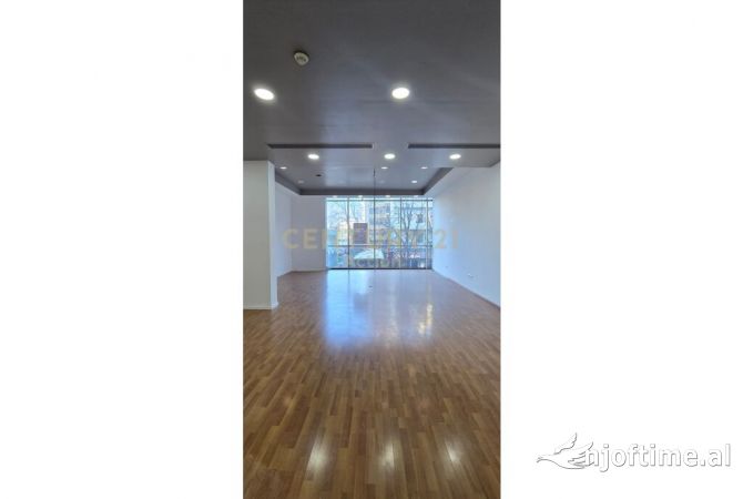Ambiente Commerciale in Affitto 3+1 a Tirana - 2,500 Euro