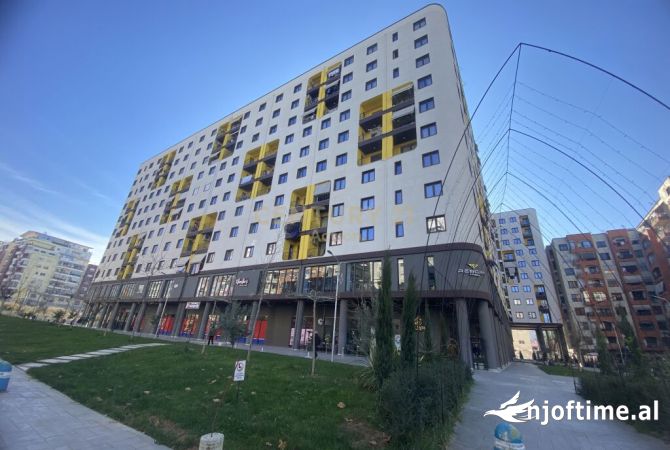 Ambiente Commerciale in Vendita 1+1 a Tirana - 140,000 Euro