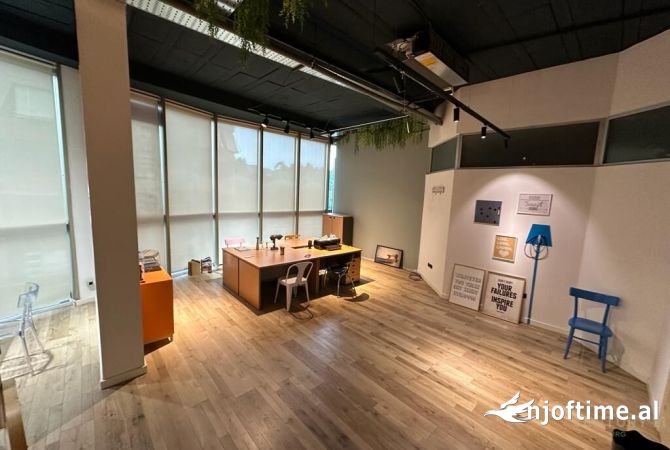 Ambiente Commerciale in Affitto 3+1 a Tirana - 1,000 Euro