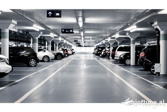 Ambiente Commerciale in Affitto 6+1 a Tirana - 3,000 Euro