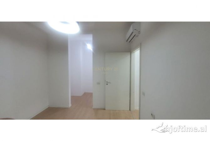 JEPET ME QIRA AMBIENT KOMERCIAL TEK KOMPLEKSI KONTAKT 700 € /Muaj