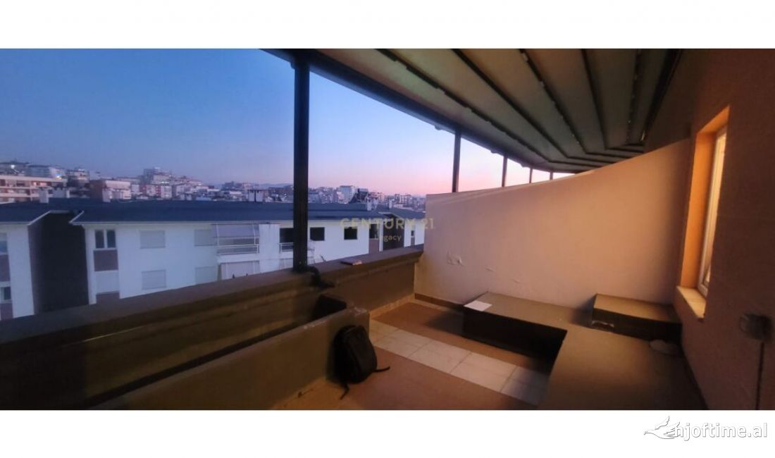 Jepet ambient me qera me 14 dhoma individuale 4,000 Euro /Muaj