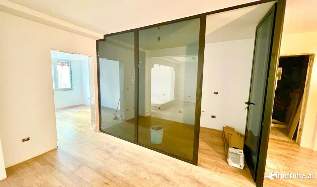 JEPET ME QIRA AMBIENT PER ZYRA NE BLLOK ! 1,100 Euro /Muaj