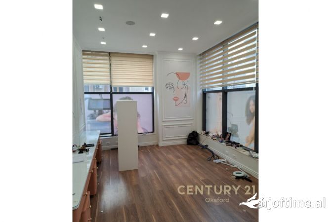 AMBJENT KOMERCIAL ME QIRA NE RRUGEN MYSLYM SHYRI