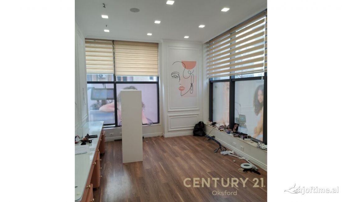 AMBJENT KOMERCIAL ME QIRA NE RRUGEN MYSLYM SHYRI