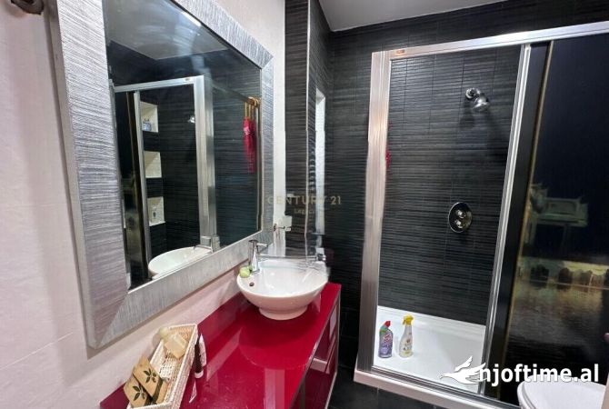Shtepi me qera Apartament ne Tirane, 2+1, Mobilimi E mobiluar, Pagesa 800  Euro.