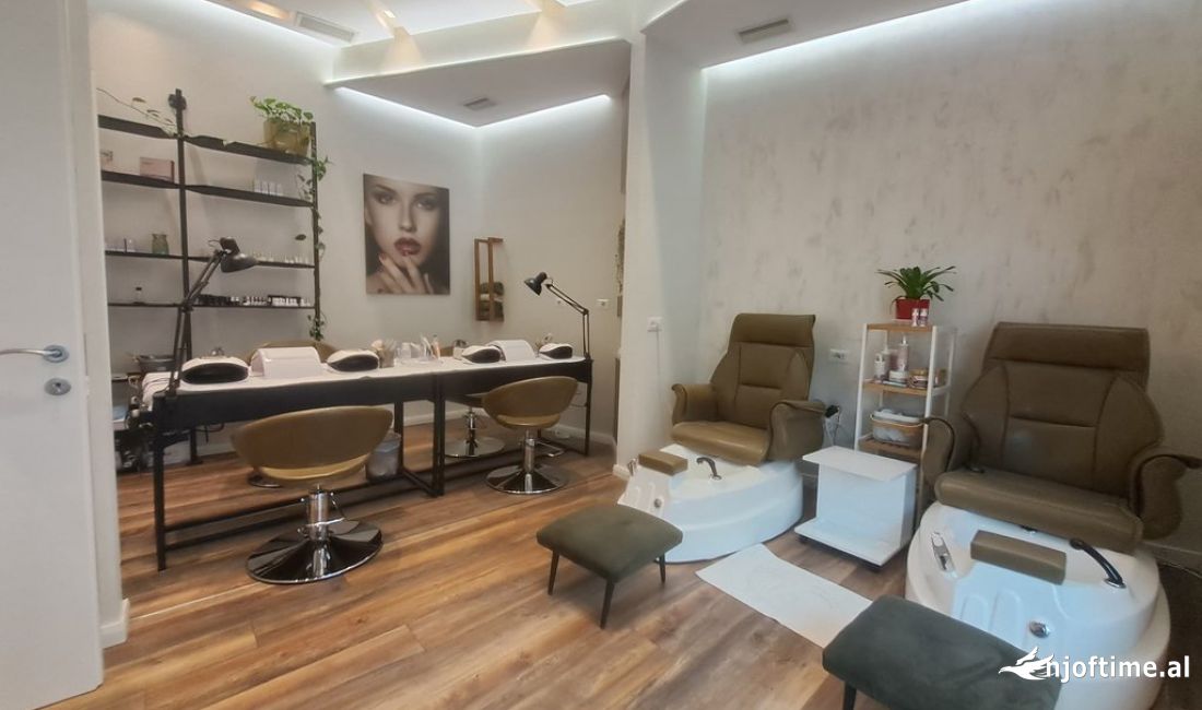 Ambient me qira sallon estetike tek rruga Jordan Misja