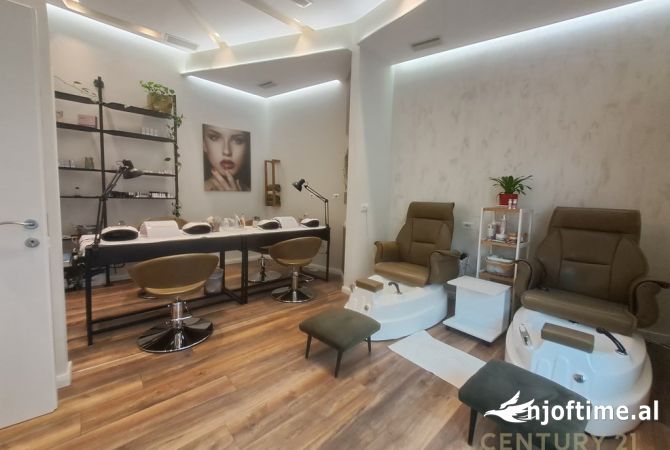 Ambient me qira sallon estetike tek rruga Jordan Misja