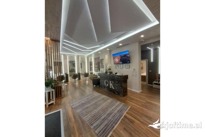 Ambient me qira sallon estetike tek rruga Jordan Misja