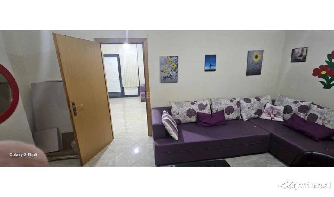 Shtepi ne shitje Apartament ne Tirane, 1+1, Mobilimi Pjeserisht e mobiluar, Pagesa 60,000  Euro.